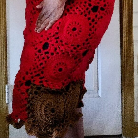 Red and Cinnamon Brown circular pattern dress - Picture 6 of 6